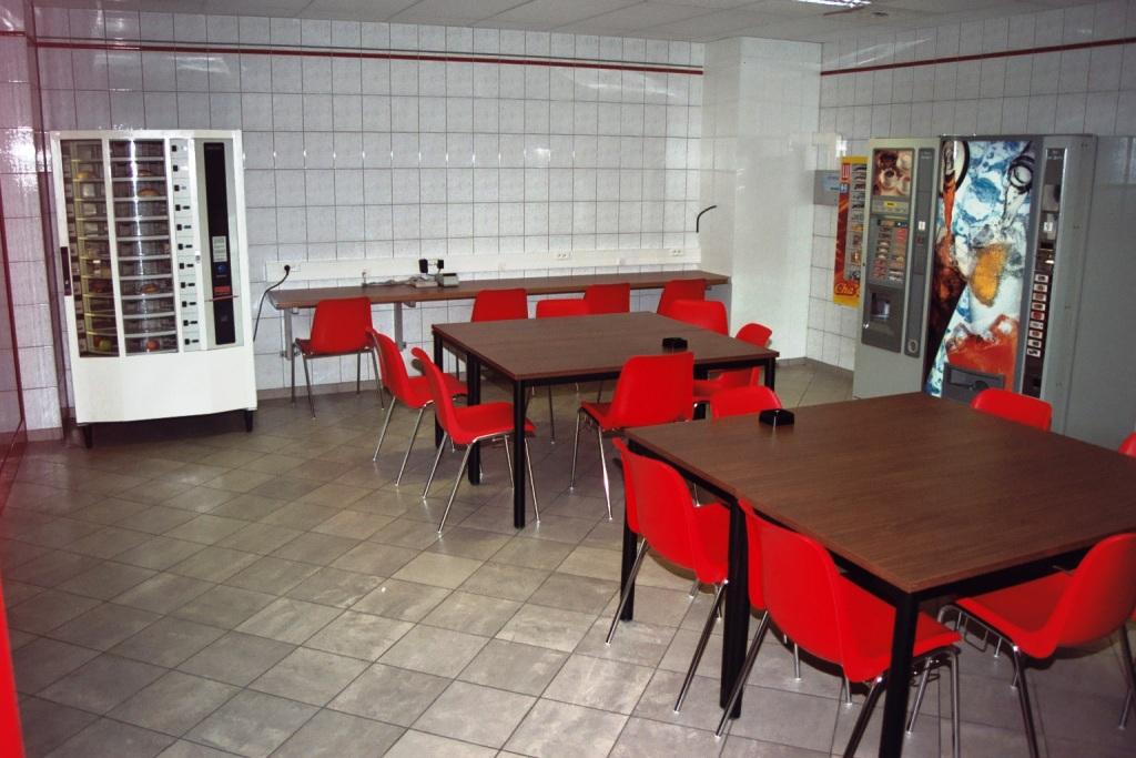 Salle de détente pour chauffeurs avec distributeurs
